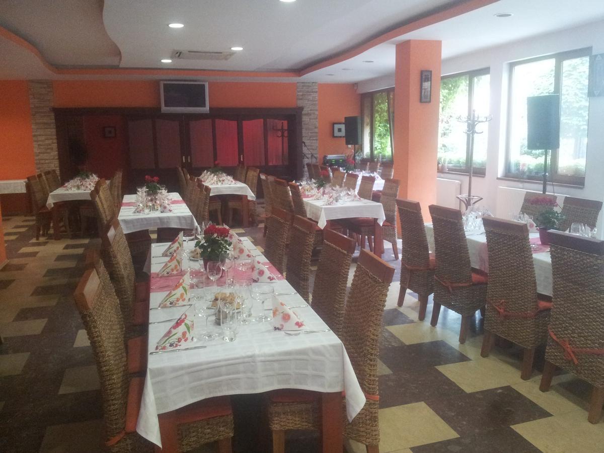 Hotel Centrál Šaľa Sala Exterior foto