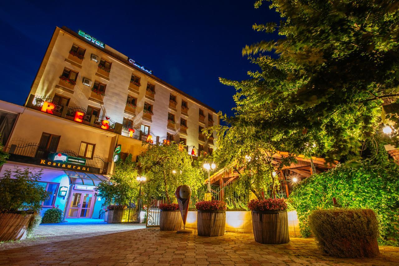 Hotel Centrál Šaľa Sala Exterior foto