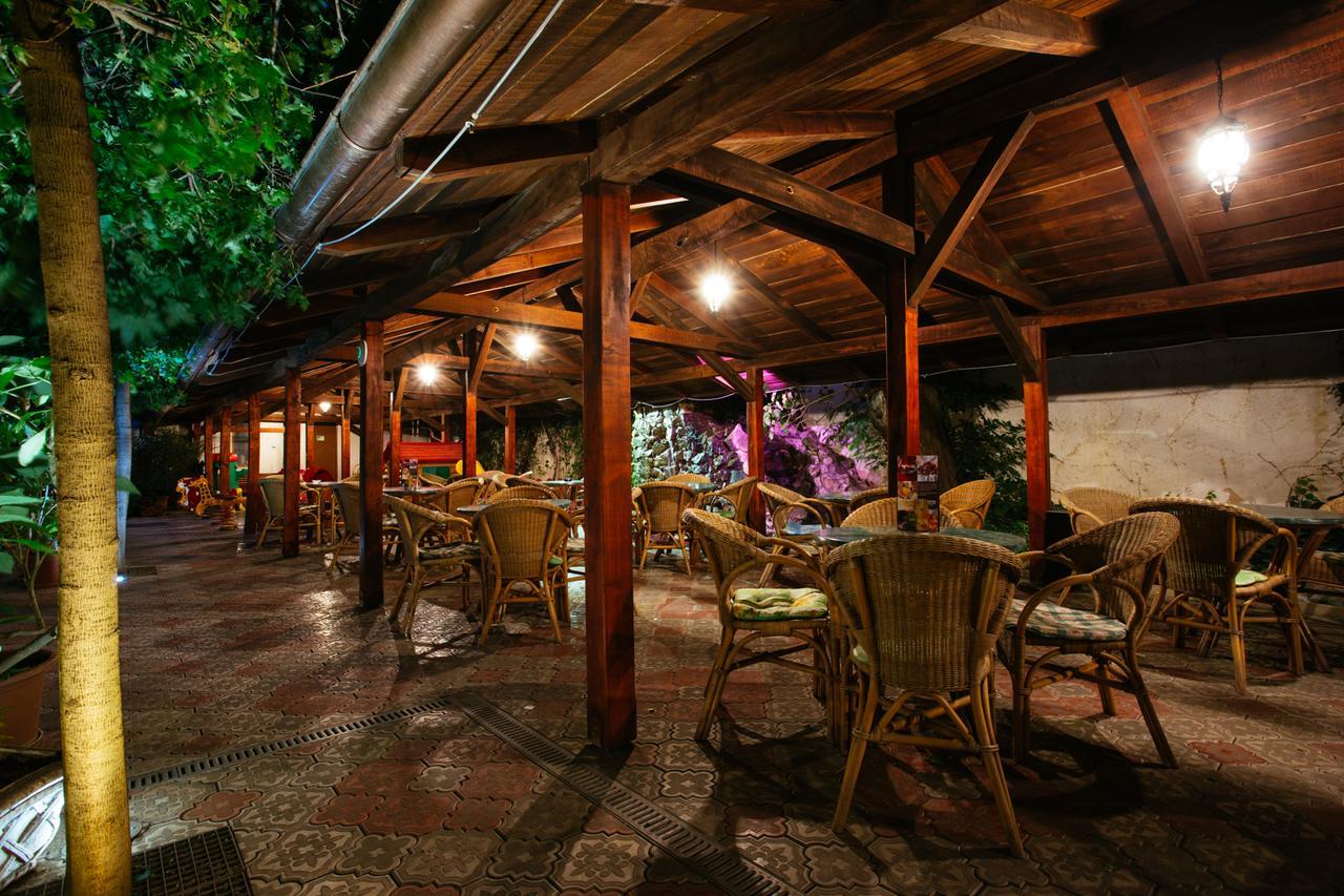 Hotel Centrál Šaľa Sala Exterior foto