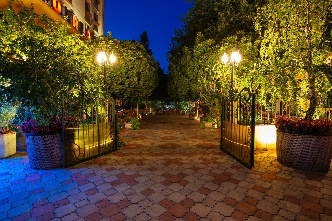 Hotel Centrál Šaľa Sala Exterior foto